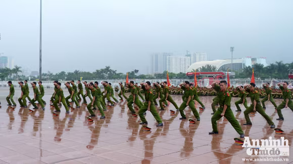 Sở Cảnh sát PCCC Hà Nội: Sôi nổi Hội thi điều lệnh CAND năm 2012 ảnh 3 Sở Cảnh sát PCCC Hà Nội: Sôi nổi Hội thi điều lệnh CAND năm 2012 ảnh 3