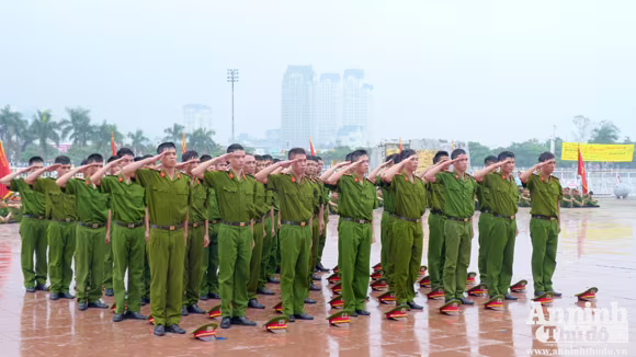 Sở Cảnh sát PCCC Hà Nội: Sôi nổi Hội thi điều lệnh CAND năm 2012 ảnh 2 Sở Cảnh sát PCCC Hà Nội: Sôi nổi Hội thi điều lệnh CAND năm 2012 ảnh 2