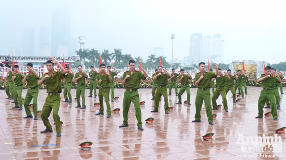 Sở Cảnh sát PCCC Hà Nội: Sôi nổi Hội thi điều lệnh CAND năm 2012 ảnh 6 Sở Cảnh sát PCCC Hà Nội: Sôi nổi Hội thi điều lệnh CAND năm 2012 ảnh 6