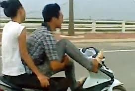 Xác định danh tính nam thanh niên lái xe máy bằng chân ảnh 1 Xác định danh tính nam thanh niên lái xe máy bằng chân ảnh 1