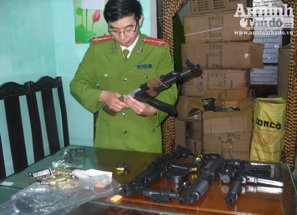 Thu giữ hơn 1.500 khẩu súng đồ chơi giống y thật ảnh 4 Thu giữ hơn 1.500 khẩu súng đồ chơi giống y thật ảnh 4