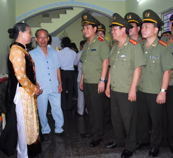 Tri ân với người đồng đội đã hy sinh anh dũng vì nhân dân ảnh 3 Tri ân với người đồng đội đã hy sinh anh dũng vì nhân dân ảnh 3