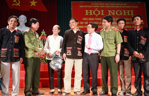 Biểu dương điển hình tiên tiến là người dân tộc thiểu số trong phong trào toàn dân bảo vệ ANTQ ảnh 1 Biểu dương điển hình tiên tiến là người dân tộc thiểu số trong phong trào toàn dân bảo vệ ANTQ ảnh 1