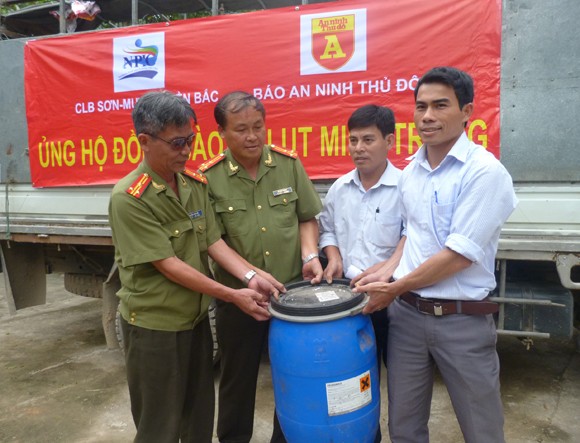 Báo ANTĐ chia sẻ khó khăn với bà con nơi “rốn lũ” ảnh 11 Báo ANTĐ chia sẻ khó khăn với bà con nơi “rốn lũ” ảnh 11