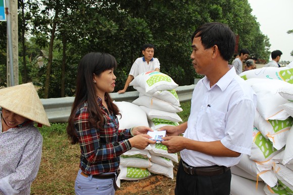 Báo ANTĐ chia sẻ khó khăn với bà con nơi “rốn lũ” ảnh 18 Báo ANTĐ chia sẻ khó khăn với bà con nơi “rốn lũ” ảnh 18