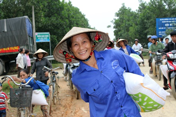 Báo ANTĐ chia sẻ khó khăn với bà con nơi “rốn lũ” ảnh 22 Báo ANTĐ chia sẻ khó khăn với bà con nơi “rốn lũ” ảnh 22