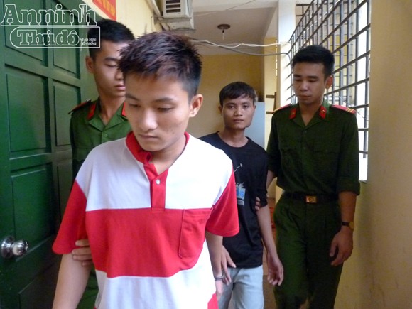 Thay nhau hãm hiếp bạn gái mới quen ngay trong lần đầu gặp gỡ ảnh 1 Thay nhau hãm hiếp bạn gái mới quen ngay trong lần đầu gặp gỡ ảnh 1