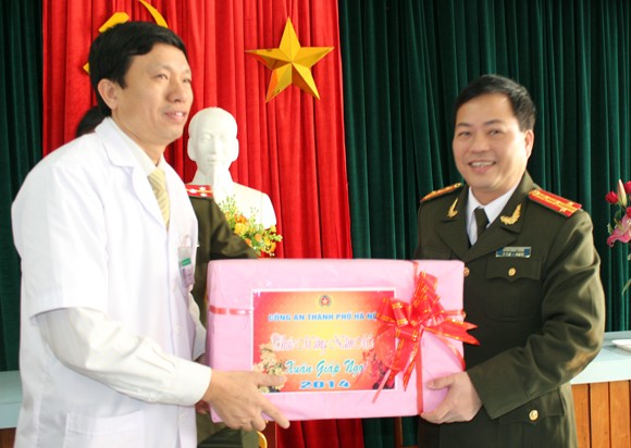 Lãnh đạo CATP Hà Nội chúc tết các đơn vị ảnh 2 Lãnh đạo CATP Hà Nội chúc tết các đơn vị ảnh 2