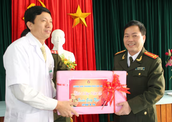 Lãnh đạo CATP Hà Nội chúc tết các đơn vị ảnh 2 Lãnh đạo CATP Hà Nội chúc tết các đơn vị ảnh 2