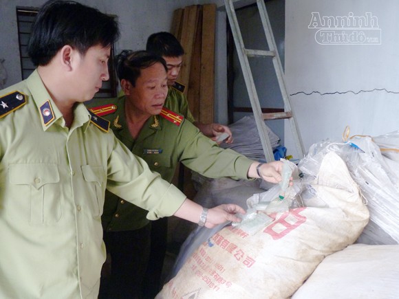 Phát hiện hàng trăm nghìn ống thuốc “kích phọt” rau mầm ảnh 6 Phát hiện hàng trăm nghìn ống thuốc “kích phọt” rau mầm ảnh 6