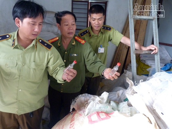 Phát hiện hàng trăm nghìn ống thuốc “kích phọt” rau mầm ảnh 7 Phát hiện hàng trăm nghìn ống thuốc “kích phọt” rau mầm ảnh 7