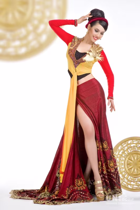 Ngắm Hoàng My "đội"... trống đồng đi thi thế giới! ảnh 2 Ngắm Hoàng My "đội"... trống đồng đi thi thế giới! ảnh 2