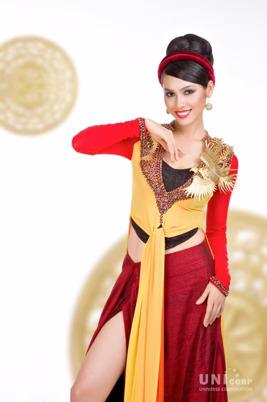 Ngắm Hoàng My "đội"... trống đồng đi thi thế giới! ảnh 1 Ngắm Hoàng My "đội"... trống đồng đi thi thế giới! ảnh 1