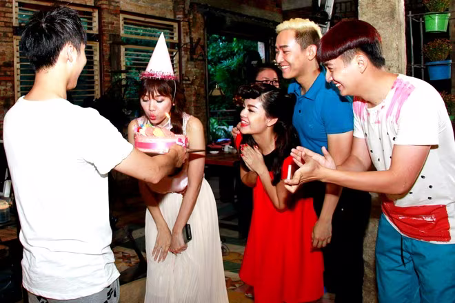 Hari Won đón tuổi mới bên Sơn Tùng M-TP ảnh 5 Hari Won đón tuổi mới bên Sơn Tùng M-TP ảnh 5