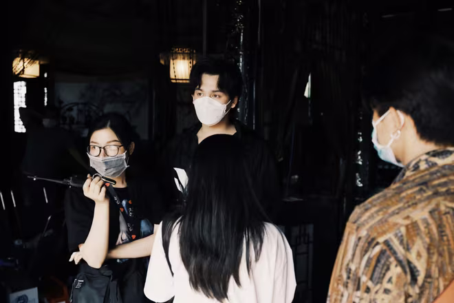 Hậu trường quay MV "Nước chảy hoa trôi" Hậu trường quay MV "Nước chảy hoa trôi"