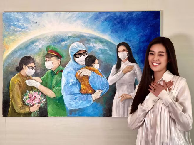 Khánh Vân hạnh phúc khi bức tranh mang về số tiền đấu giá 150 triệu đồng Khánh Vân hạnh phúc khi bức tranh mang về số tiền đấu giá 150 triệu đồng