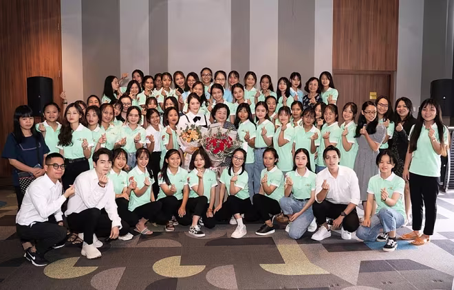 Quỹ học bổng Vừ A Dính do Phó Chủ tịch nước Trương Mỹ Hoa sáng lập và làm Chủ tịch Quỹ học bổng Vừ A Dính do Phó Chủ tịch nước Trương Mỹ Hoa sáng lập và làm Chủ tịch