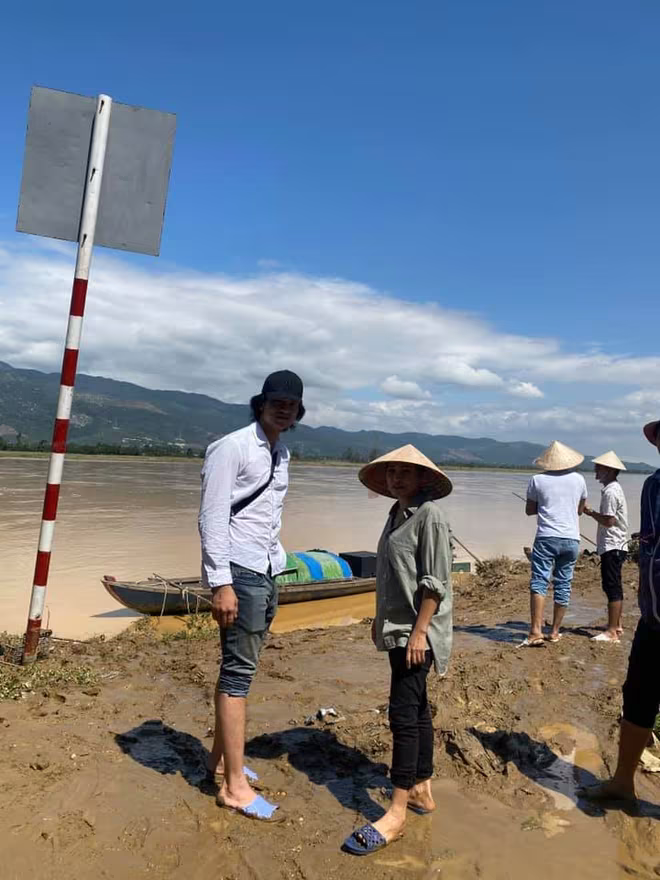 Hình ảnh Phương Thanh đi làm từ thiện được cô chia sẻ trên mạng xã hội. Hình ảnh Phương Thanh đi làm từ thiện được cô chia sẻ trên mạng xã hội.