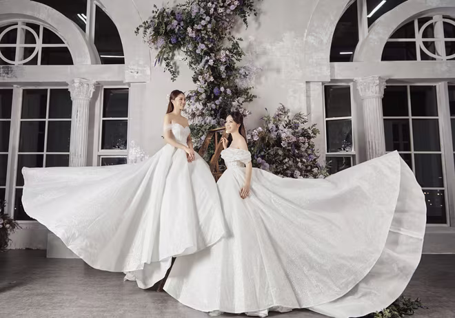 Ngọc Hà từng vào top 10 "Hoa hậu Du lịch Việt Nam 2008", hiện là phóng viên ở Hà Nội. Cô kém Công Lý 15 tuổi, được chú ý khi công khai hẹn hò với nam nghệ sĩ từ năm 2016. Ngọc Hà từng vào top 10 "Hoa hậu Du lịch Việt Nam 2008", hiện là phóng viên ở Hà Nội. Cô kém Công Lý 15 tuổi, được chú ý khi công khai hẹn hò với nam nghệ sĩ từ năm 2016.