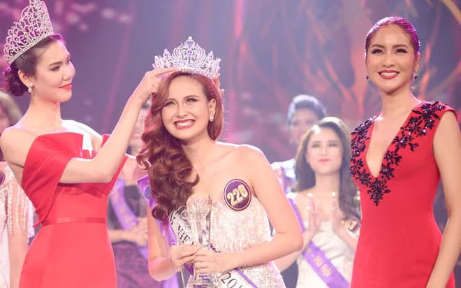 Khánh Ngân đăng quang &quot;Hoa khôi Du lịch Việt Nam 2017&quot;