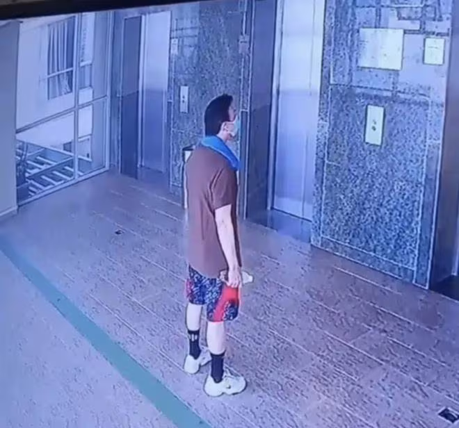 Hình ảnh cuối cùng của danh hài Chí Tài được trích xuất từ camera khu chung cư nơi anh ở và qua đời Hình ảnh cuối cùng của danh hài Chí Tài được trích xuất từ camera khu chung cư nơi anh ở và qua đời