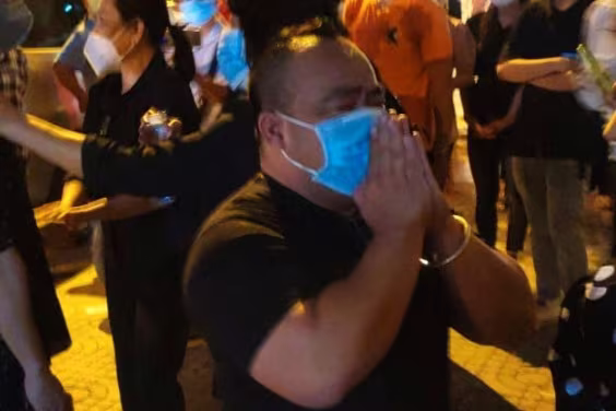 Hiếu Hiền gửi lời xin lỗi về hành động đăng tải đoạn livestream thi hài danh hài Chí Tài Hiếu Hiền gửi lời xin lỗi về hành động đăng tải đoạn livestream thi hài danh hài Chí Tài