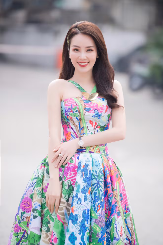 &quot;Ở vị trí là người cầm cân nảy mực, tôi rất hồi hộp và thấy trách nhiệm của mình. Cuộc thi diễn ra trong bố cảnh khó khăn vì dịch bệnh, nhưng vượt lên trên hết, cuộc thi tôn vinh nhan sắc Việt đã thành công tốt đẹp.&quot; - Thụy Vân tâm sự về chiếc &quot;ghế nóng&quot; mà mình vừa ngồi.