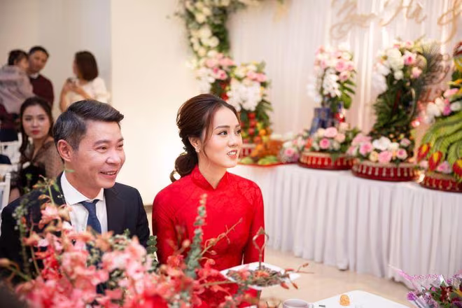 NSND Công Lý và bạn gái tại lễ ăn hỏi diễn ra chiều ngày 2-1-2021