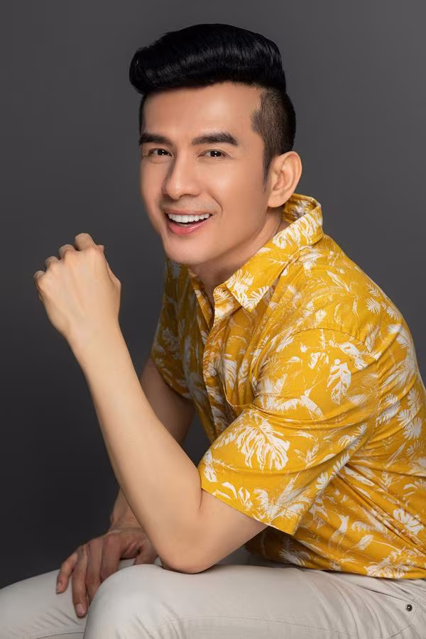 Đan Trường vẫn rất &quot;đắt sô&quot; khắp trong Nam ngoài Bắc