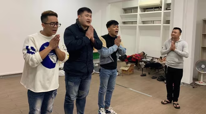 Các nghệ sĩ khẩn trương tập luyện xuyên ngày đêm để kịp cho việc ghi hình buổi đầu tiên vào ngày 26-1 tới Các nghệ sĩ khẩn trương tập luyện xuyên ngày đêm để kịp cho việc ghi hình buổi đầu tiên vào ngày 26-1 tới