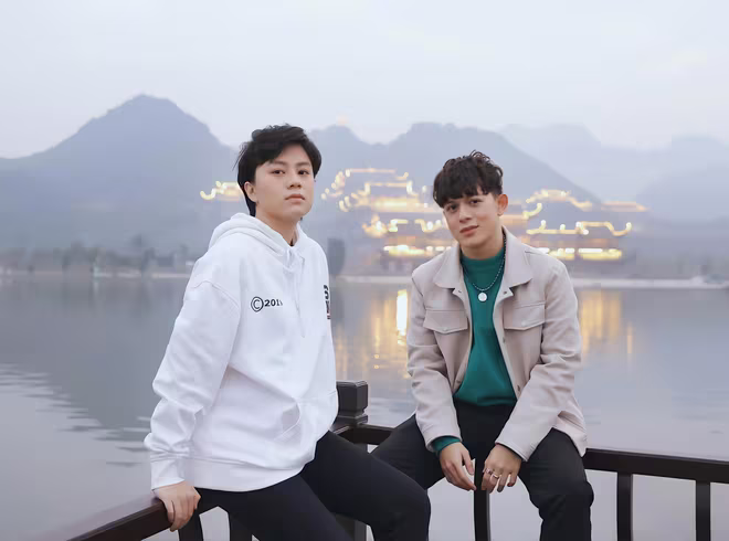 Quang Anh và Bảo Hân đều bị một số người lợi dụng việc xin chụp ảnh chung, sau đó chia sẻ các bức ảnh này vào các bài viết quảng cáo dịch vụ giao dịch tài chính Quang Anh và Bảo Hân đều bị một số người lợi dụng việc xin chụp ảnh chung, sau đó chia sẻ các bức ảnh này vào các bài viết quảng cáo dịch vụ giao dịch tài chính