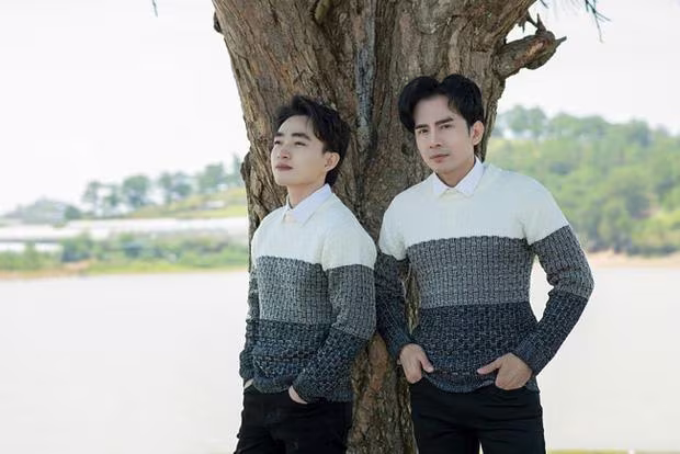 Đan Trường và Trung Quang mặc áo đôi để quay MV ca nhạc Đan Trường và Trung Quang mặc áo đôi để quay MV ca nhạc