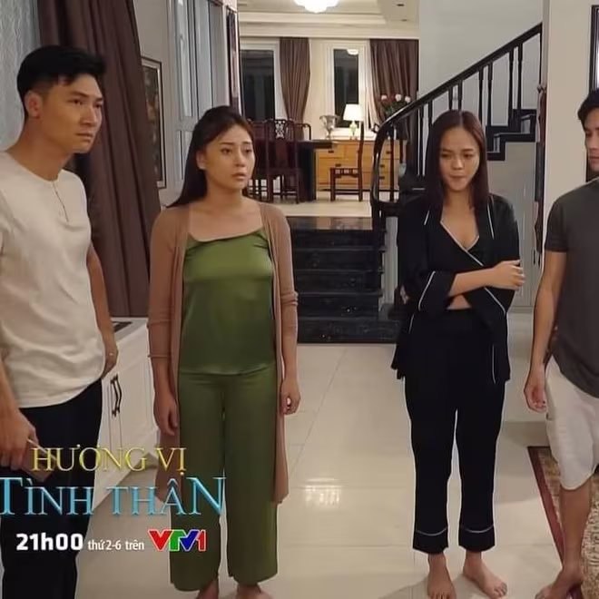 Bộ đồ ngủ "phản chủ" khiến Phương Oanh lại bị chê về khâu trang phục trên phim Bộ đồ ngủ "phản chủ" khiến Phương Oanh lại bị chê về khâu trang phục trên phim