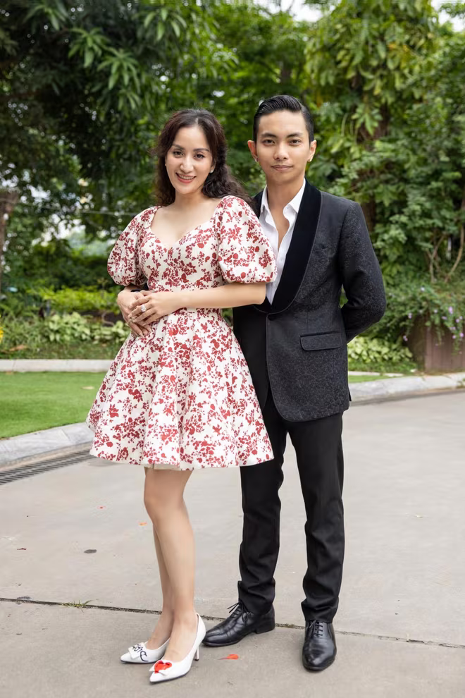 Khánh Thi đã sát cánh cùng Phan Hiển trải qua những ngày khổ luyện đáng nhớ trước khi đến với SEA Games 31. Khánh Thi đã sát cánh cùng Phan Hiển trải qua những ngày khổ luyện đáng nhớ trước khi đến với SEA Games 31.