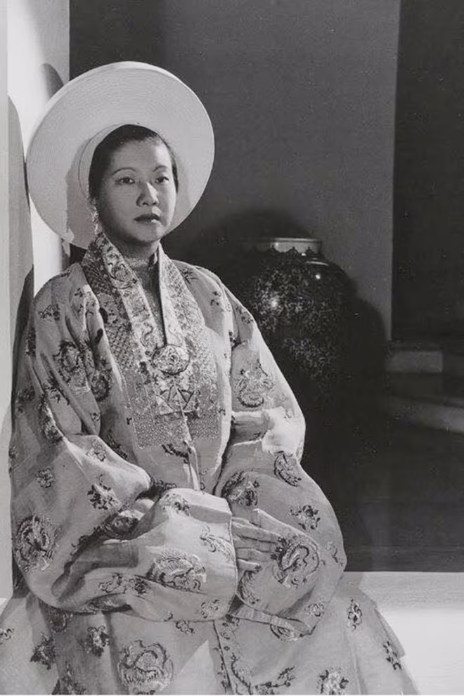 Nhan sắc thời thanh xuân của Nam Phương Hoàng hậu