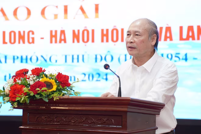 Đồng chí Kiều Thanh Hùng - Phó Chủ tịch Thường trực Hội Nhà báo TP Hà Nội phát biểu tại lễ trao giải Đồng chí Kiều Thanh Hùng - Phó Chủ tịch Thường trực Hội Nhà báo TP Hà Nội phát biểu tại lễ trao giải