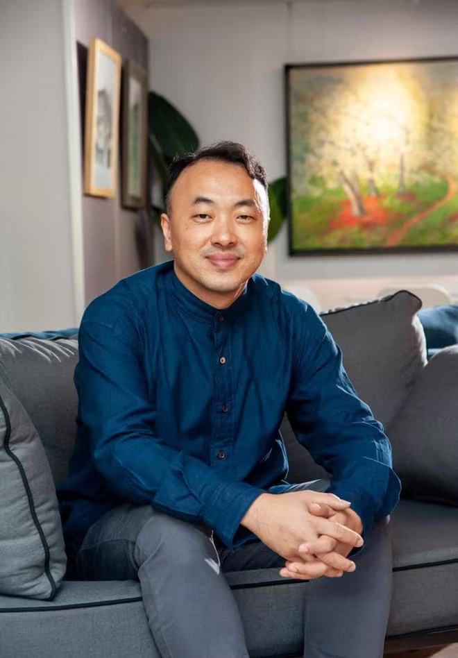 Nghệ sĩ Cheung Man Ling - một nghệ sĩ đương đại nổi tiếng đến từ Hồng Kông (Trung Quốc) Nghệ sĩ Cheung Man Ling - một nghệ sĩ đương đại nổi tiếng đến từ Hồng Kông (Trung Quốc)