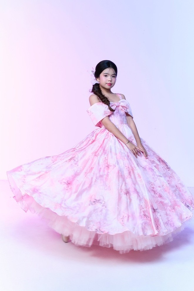 Ấn tượng với bộ sưu tập thời trang "Bách hoa tiên" dành cho trẻ em