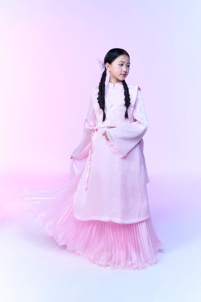 Ấn tượng với bộ sưu tập thời trang "Bách hoa tiên" dành cho trẻ em