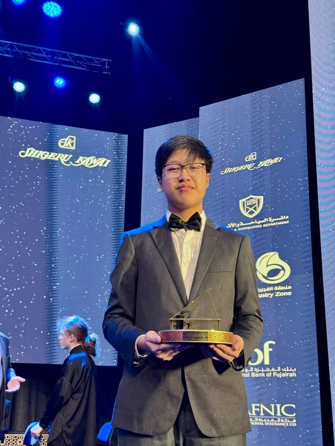 Vượt qua 24 thí sinh đến từ hơn 10 quốc gia trên thế giới, Nguyễn Đức Kiên đã giành giải Nhất bảng C, cuộc thi Piano quốc tế Fujairah lần thứ 6 được tổ chức tại Các Tiểu vương quốc Ả Rập thống nhất (UAE). Vượt qua 24 thí sinh đến từ hơn 10 quốc gia trên thế giới, Nguyễn Đức Kiên đã giành giải Nhất bảng C, cuộc thi Piano quốc tế Fujairah lần thứ 6 được tổ chức tại Các Tiểu vương quốc Ả Rập thống nhất (UAE).