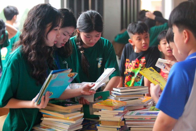 Những đầu sách đã được dự án lựa chọn kỹ lưỡng để tặng cho các em học sinh nhà trường Những đầu sách đã được dự án lựa chọn kỹ lưỡng để tặng cho các em học sinh nhà trường