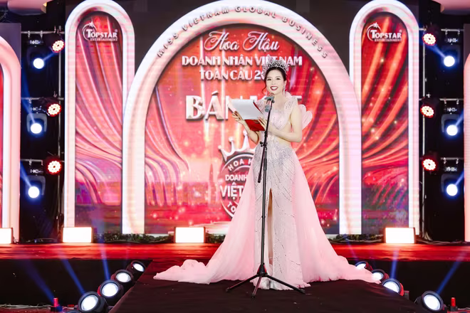 Chủ tịch Hội đồng chuyên môn cuộc thi – Hoa hậu Vũ Thục Hiền