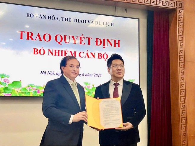 Thứ trưởng Bộ VHTT&amp;DL Tạ Quang Đông trao quyết định bổ nhiệm TS.NSND Quốc Hưng làm Giám đốc Học viện Âm nhạc Quốc gia Việt Nam