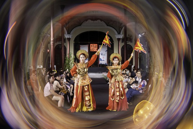 Những hình ảnh ấn tượng trong show diễn của NTK Nhật Thực Những hình ảnh ấn tượng trong show diễn của NTK Nhật Thực