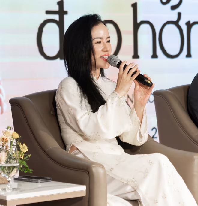 Ca sĩ Triệu Hồng Ngọc Ca sĩ Triệu Hồng Ngọc