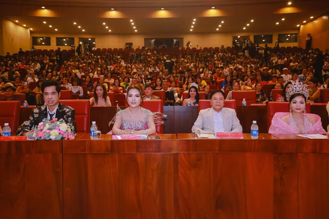 Ban giám khảo và Ban tổ chức cuộc thi