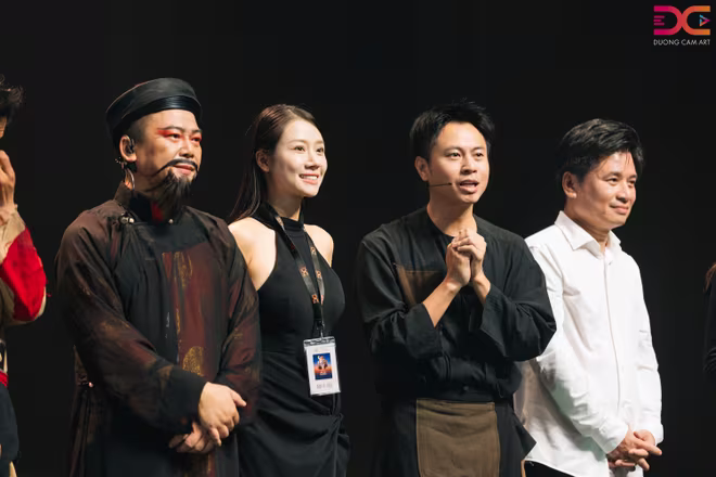 Nhà sản xuất, nhạc sĩ Dương Cầm xúc động trước hành trình 1 năm đầy bất ngờ của "Giấc mơ Chí Phèo" Nhà sản xuất, nhạc sĩ Dương Cầm xúc động trước hành trình 1 năm đầy bất ngờ của "Giấc mơ Chí Phèo"