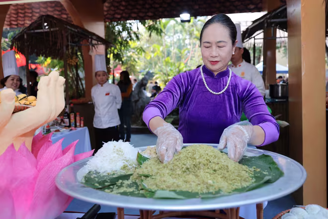 Xôi cốm là một trong những món ẩm thực đặc sắc của Việt Nam được giới thiệu tại Liên hoan năn nay
