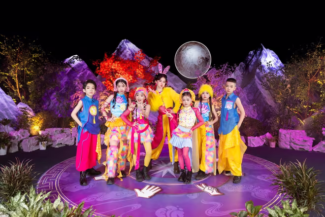 Hình ảnh trong MV "Oẳn tù tì" của Nguyễn Ngọc Kim Cương Hình ảnh trong MV "Oẳn tù tì" của Nguyễn Ngọc Kim Cương