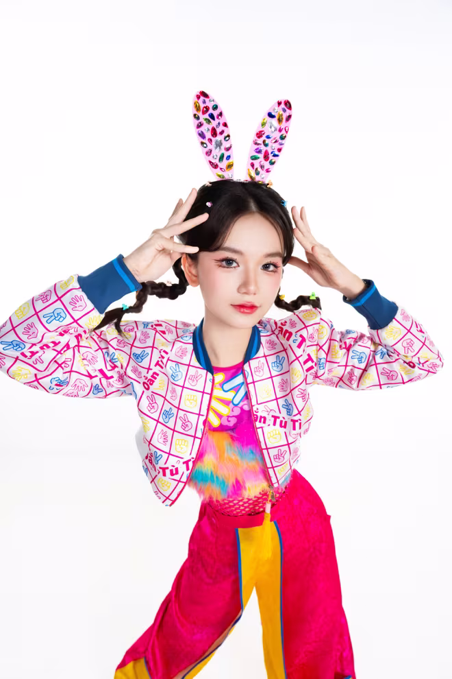 Kim Cương là một trong số những gương mặt nghệ sĩ trẻ ở độ tuổi thiếu nhi được xem là "đa tài" trong làng nghệ thuật Việt hiện nay Kim Cương là một trong số những gương mặt nghệ sĩ trẻ ở độ tuổi thiếu nhi được xem là "đa tài" trong làng nghệ thuật Việt hiện nay